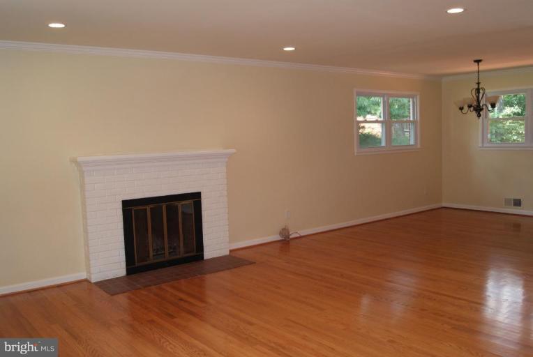 5202 Milland Street Springfield, VA 22151 - Photo 3 of 26 Family Room