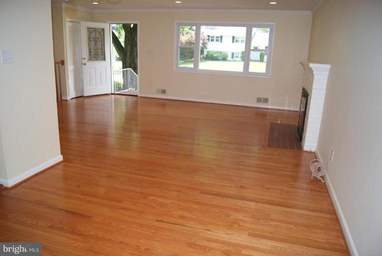 5202 Milland Street Springfield, VA 22151 - Photo 5 of 26 Living Room #2