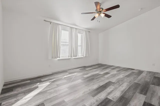 a view of empty room with ceiling fan