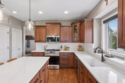 $699,900 | 2109 Valley Creek Lane, Shakopee, MN 55379