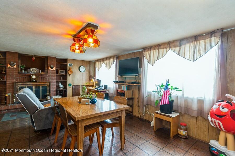 74 Valley View Road Hamilton, NJ 08620 - Photo 12 of 20 08_74-Valley-View-Rd_3_Family-Room_Web