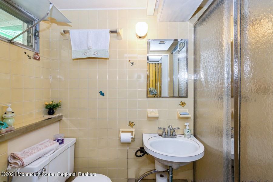 74 Valley View Road Hamilton, NJ 08620 - Photo 15 of 20 15_74-Valley-View-Rd_9_2nd-Bathroom_Web