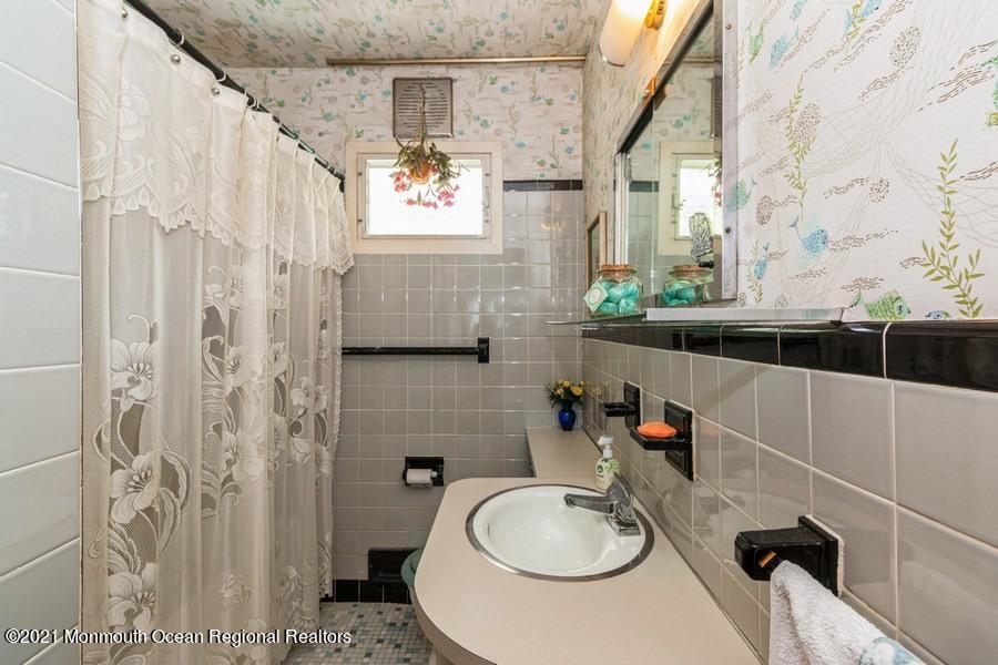 74 Valley View Road Hamilton, NJ 08620 - Photo 16 of 20 14_74-Valley-View-Rd_8_Bathroom_Web