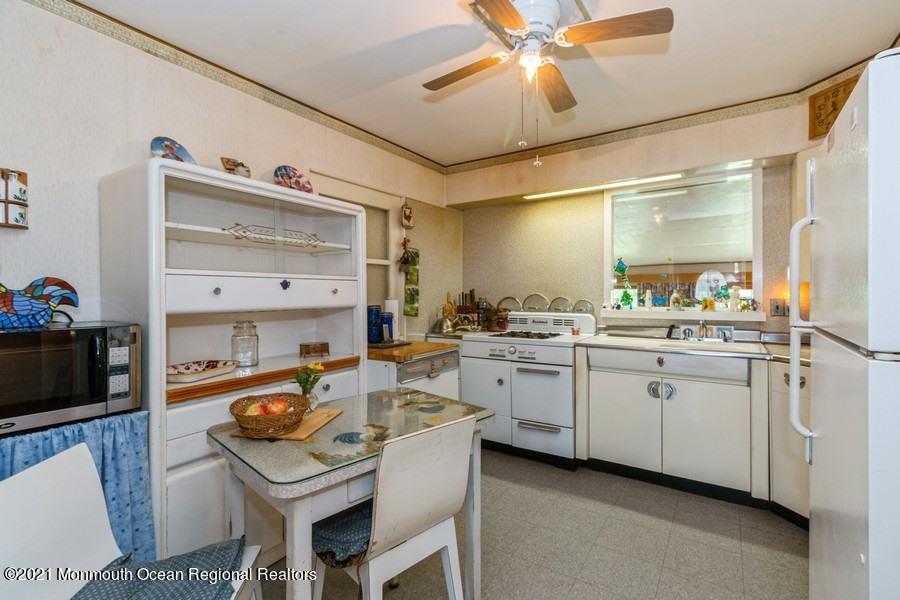 74 Valley View Road Hamilton, NJ 08620 - Photo 6 of 20 05_74-Valley-View-Rd_5_Kitchen_Web