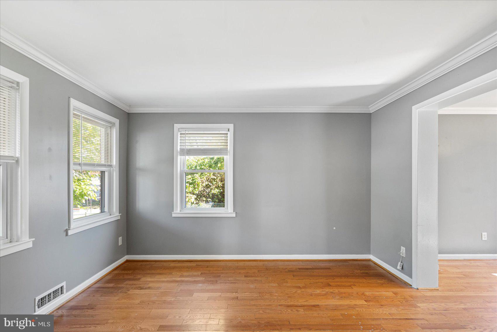 11 Cardinal Road Baltimore, MD 21221 - Photo 5 of 37 an empty room with window