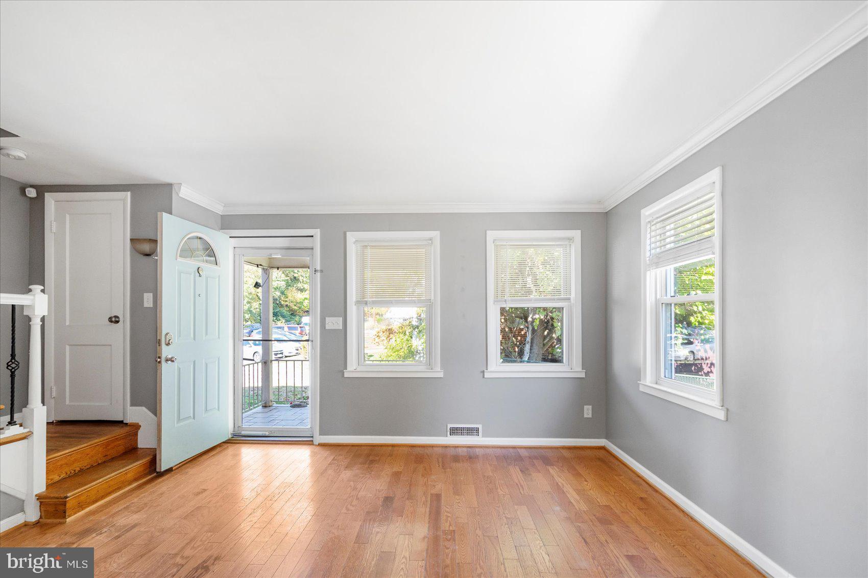 11 Cardinal Road Baltimore, MD 21221 - Photo 6 of 37 an empty room with windows