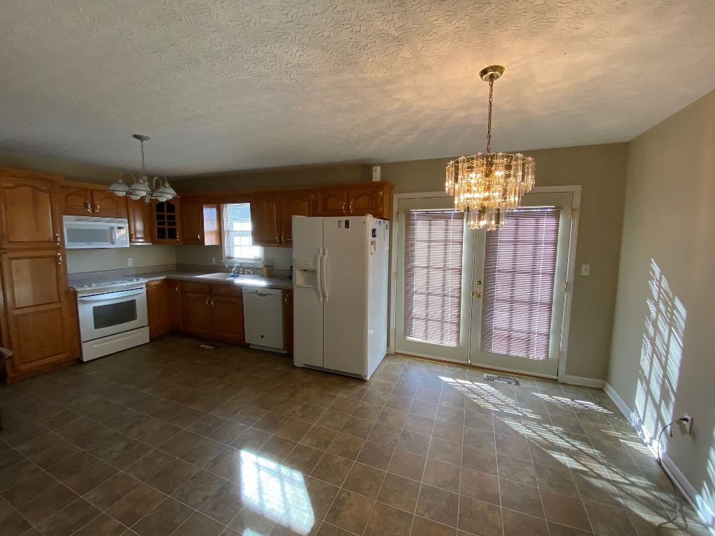 437 Henry Meridith Road Bowling Green, KY 42101 - Photo 10 of 23 Gallery Image 10