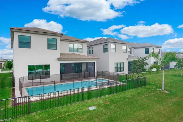 a view of house with a yard