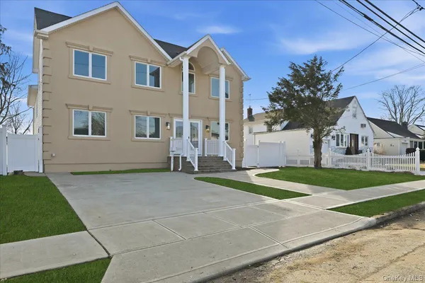 $1,129,000 | 1050 Hastings Street, Baldwin, NY 11510