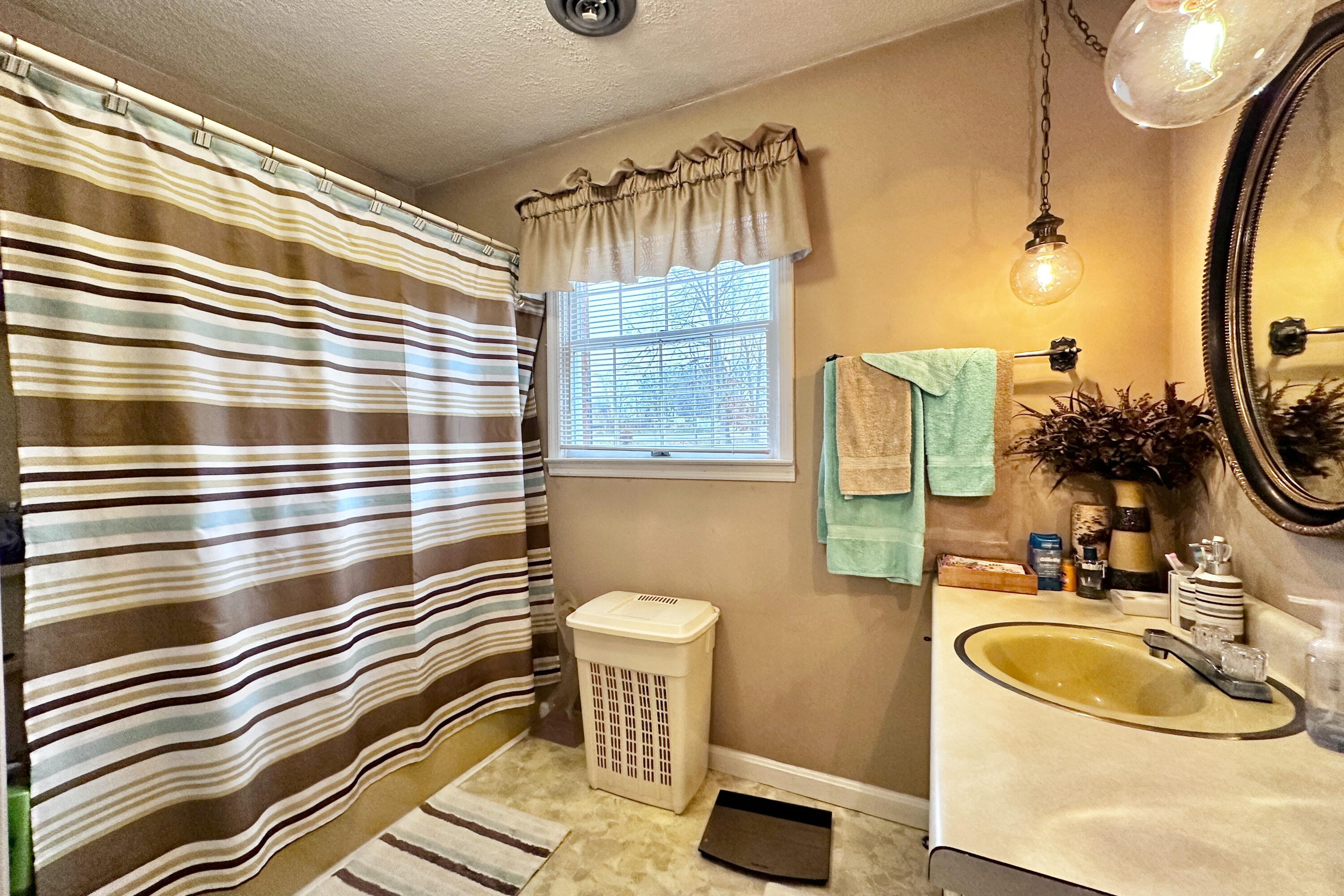 180 Chestnut Ridge Road Mount Vernon, KY 40456 - Photo 14 of 21 guestbath