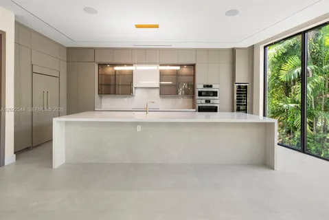 $8,950,000 | 900 Northeast 75th Street, Miami, FL 33138