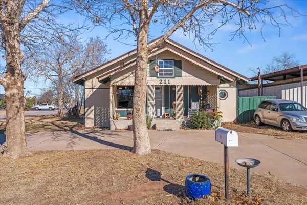 $135,000 | 211 8th Street, Levelland, TX 79336