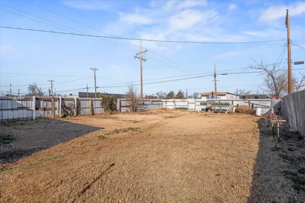 $135,000 | 211 8th Street, Levelland, TX 79336