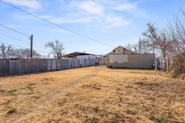 $135,000 | 211 8th Street, Levelland, TX 79336
