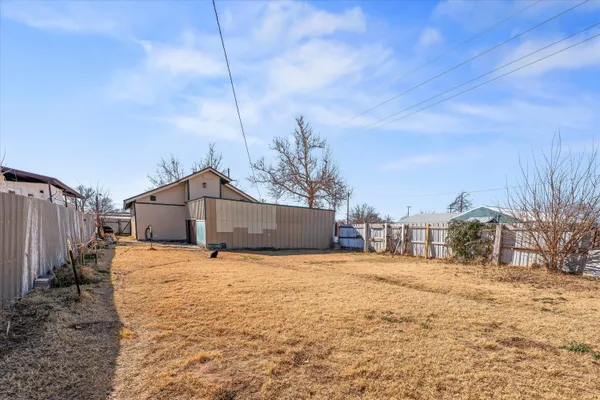 $135,000 | 211 8th Street, Levelland, TX 79336