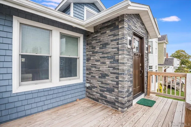a view of entryway with a front door