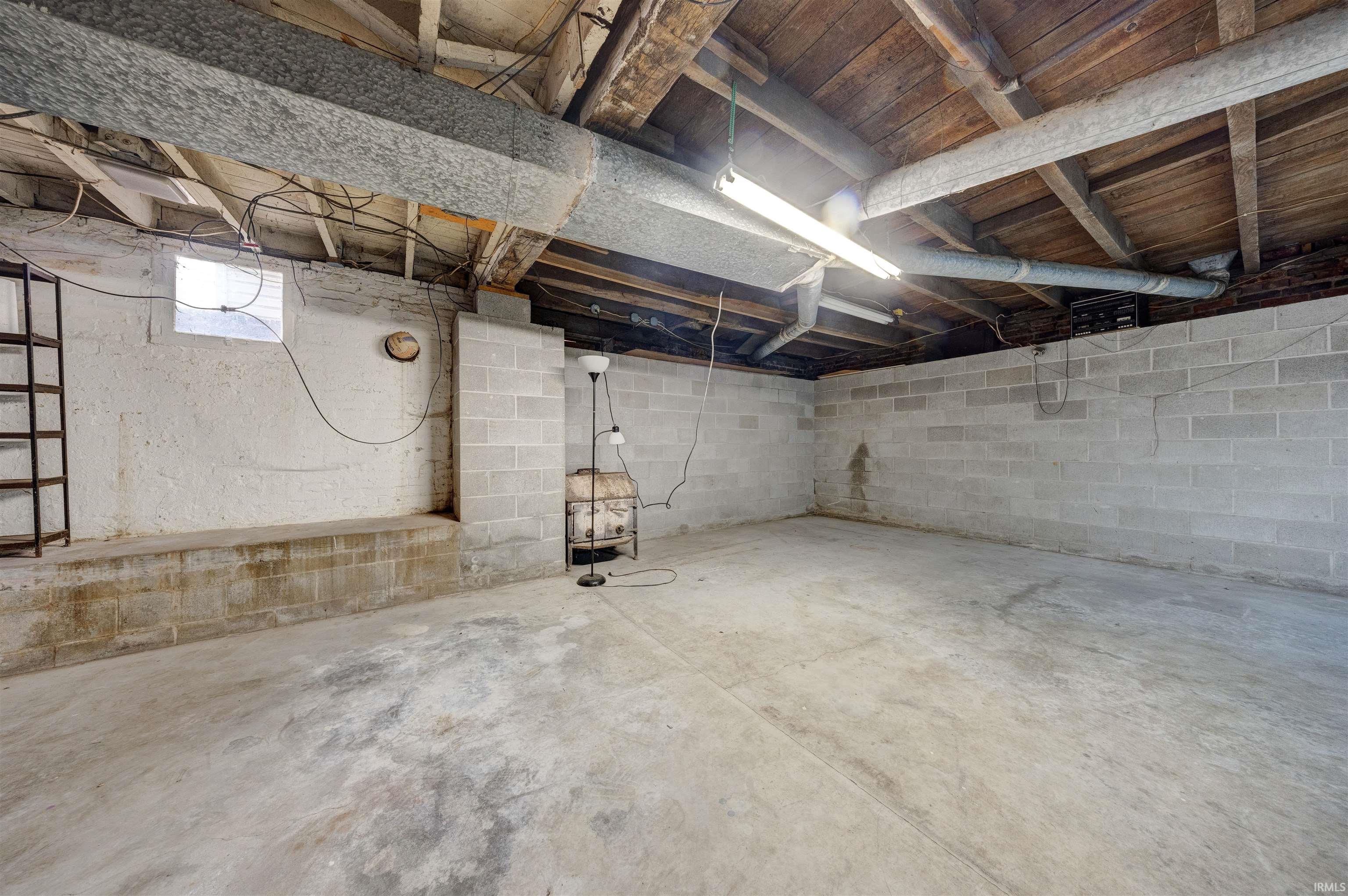703 Northwest 1st Street Washington, IN 47501 - Photo 21 of 32
