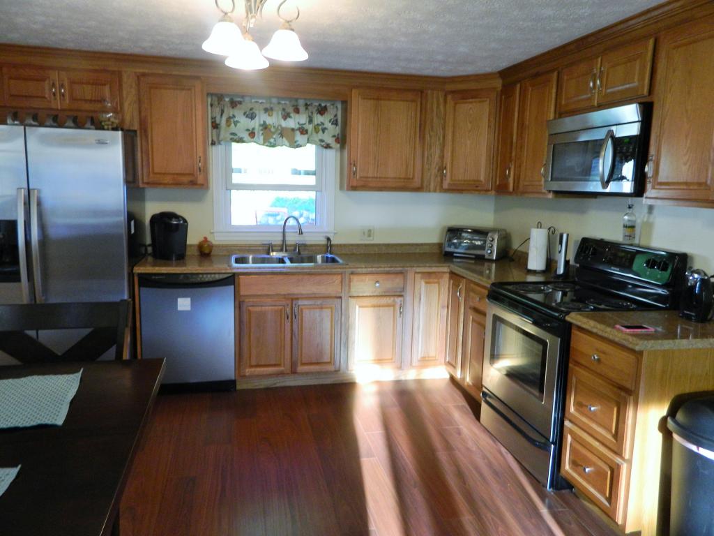 124 Rochelle Avenue Manchester, NH 03102 - Photo 4 of 14 Gallery Image 4