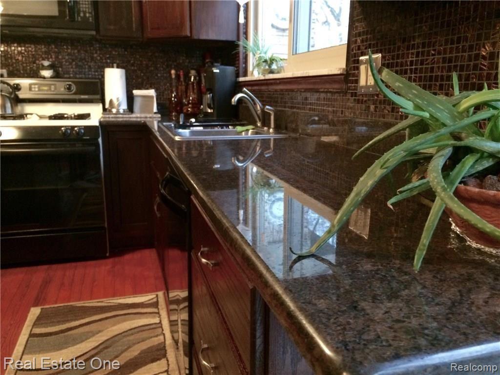 Kitchen2.jpg