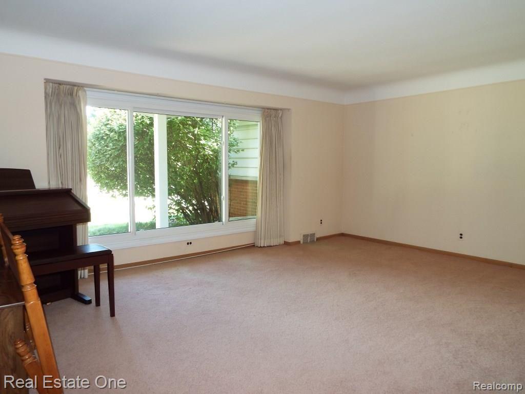 28211 Westerleigh Road Farmington Hills, MI 48334 - Photo 7 of 48
