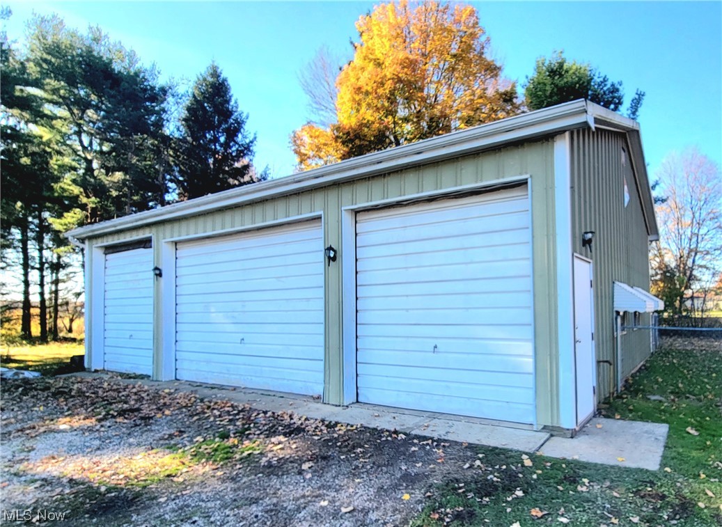 36859 Butternut Ridge Road North Ridgeville, OH 44039 - Photo 8 of 35 Hold up to 6 vehicles in your heated garage!