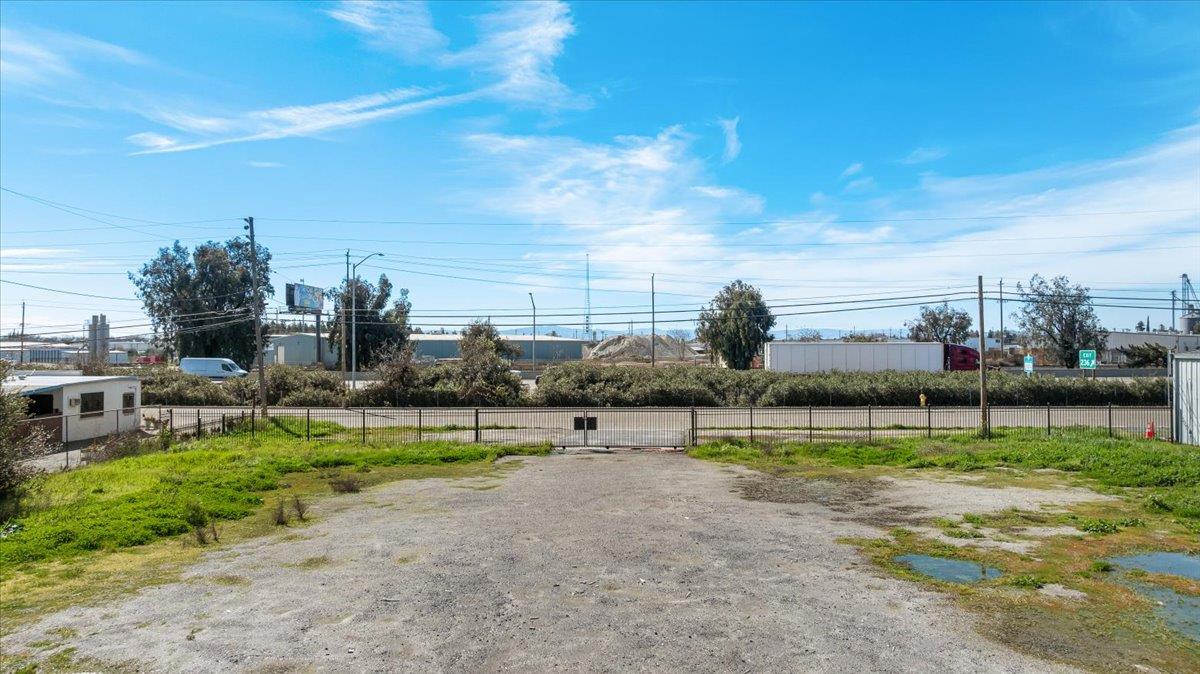 341 South Parallel Avenue Ripon, CA 95366 - Photo 15 of 24