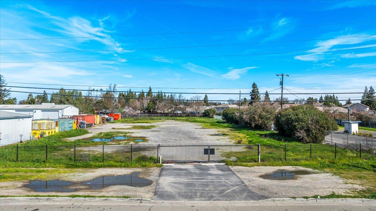 341 South Parallel Avenue Ripon, CA 95366 - Photo 2 of 24