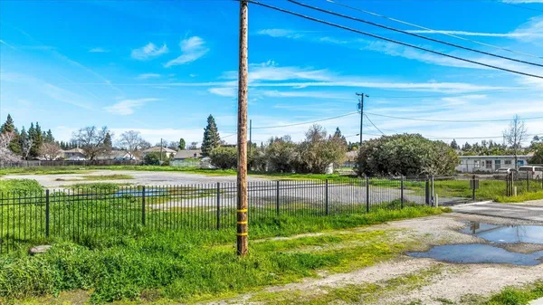 $550,000 | 341 South Parallel Avenue, Ripon, CA 95366
