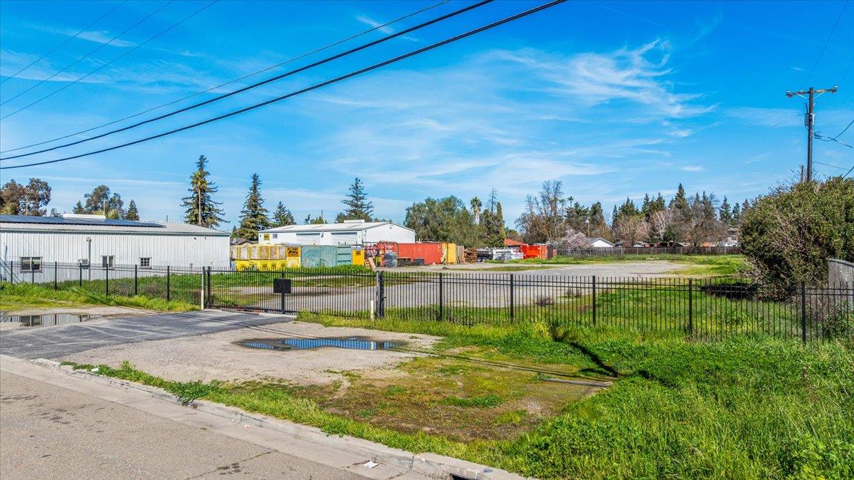 341 South Parallel Avenue Ripon, CA 95366 - Photo 4 of 24