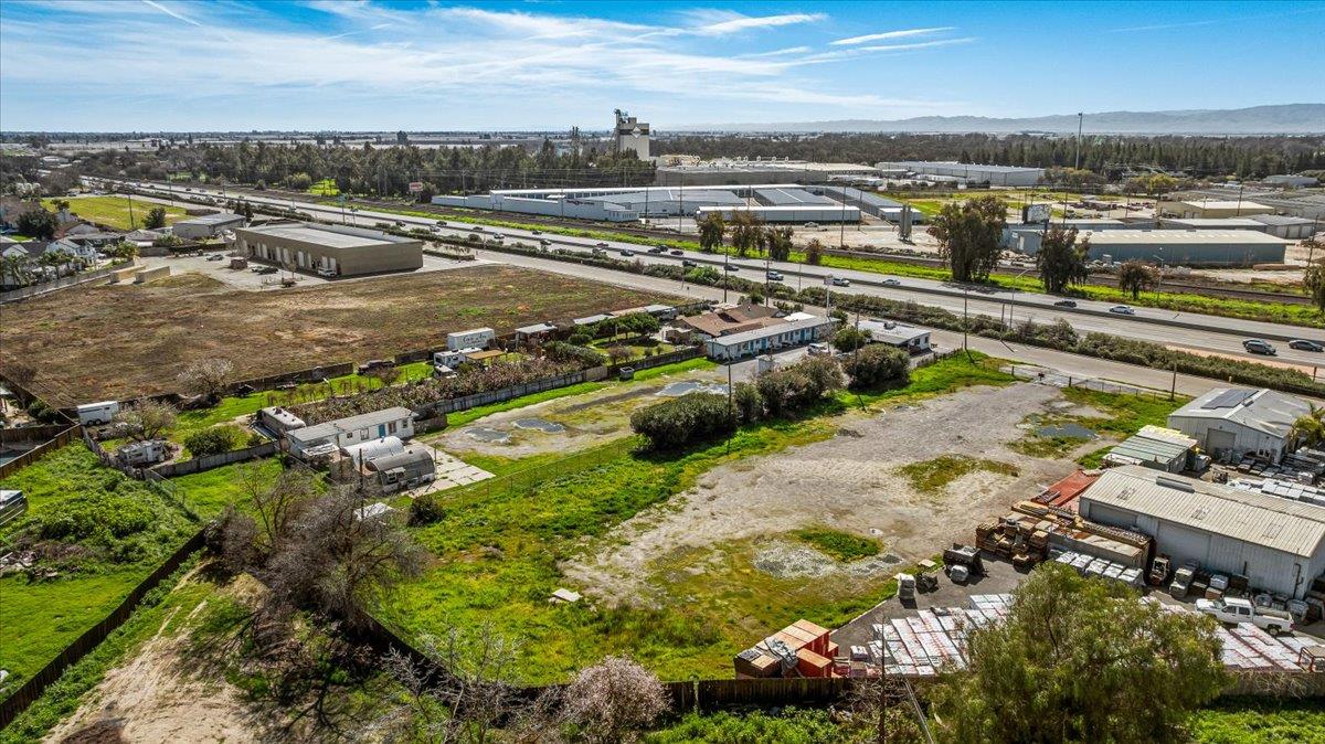 341 South Parallel Avenue Ripon, CA 95366 - Photo 8 of 24