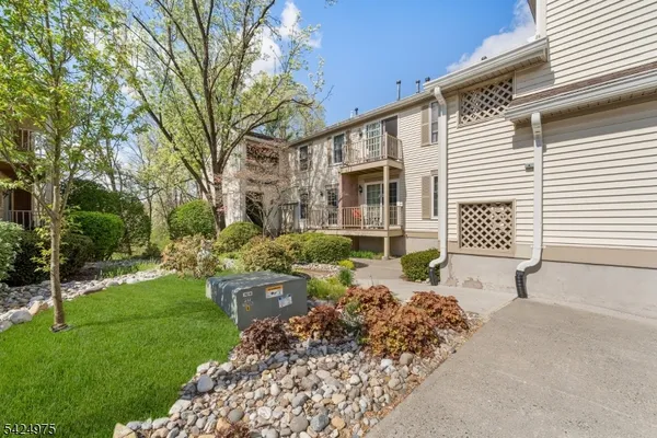 $369,000 | 150 Jamestown Road, Bernards, NJ 07920
