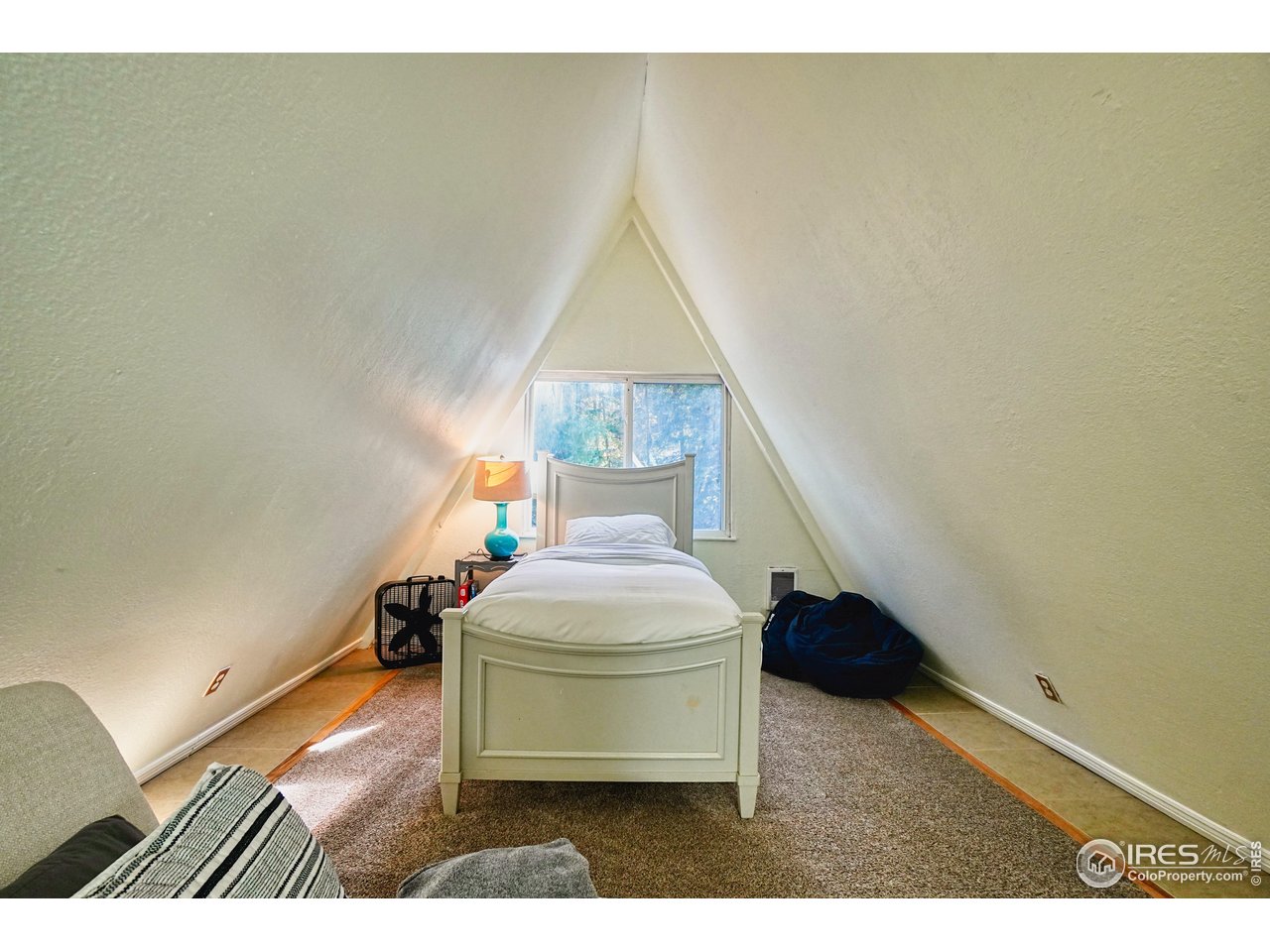 2170 Apex Valley Road Black Hawk, CO 80422 - Photo 25 of 50 a living room with a couch and a potted plant