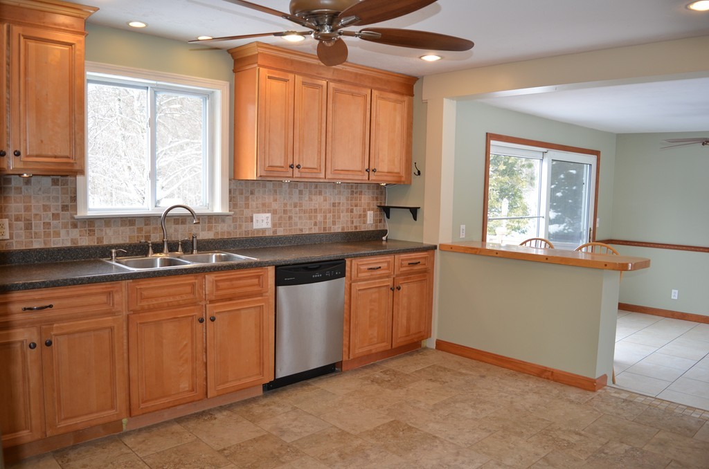 19 Donnelly Road Spencer, MA 01562 - Photo 3 of 24 Gallery Image 3