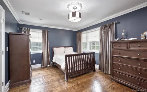 $13,000 | 25 Bay Driveway, Manhasset, NY 11030