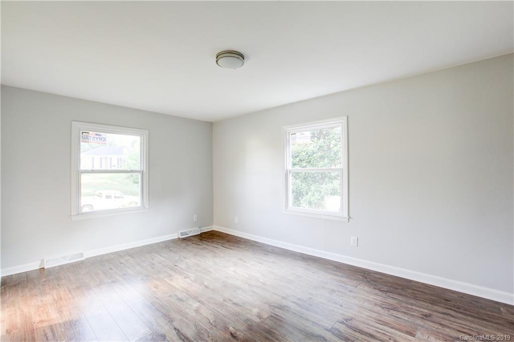 7327 Crossridge Road Charlotte, NC 28214 - Photo 15 of 19 Gallery Image 15