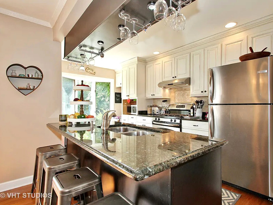 3207 Illinois Road Wilmette, IL 60091 - Photo 4 of 13