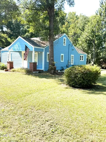 a house view with a outdoor space