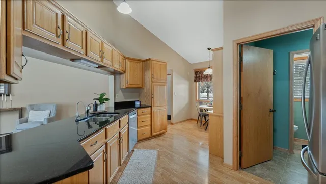 $424,500 | 1502 Armstrong Circle Northwest, Alexandria, MN 56308