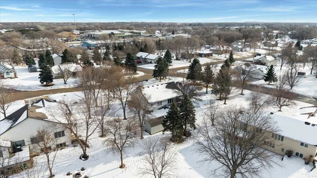 $424,500 | 1502 Armstrong Circle Northwest, Alexandria, MN 56308