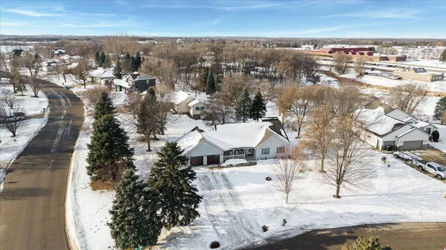 $414,500 | 1502 Armstrong Circle Northwest, Alexandria, MN 56308