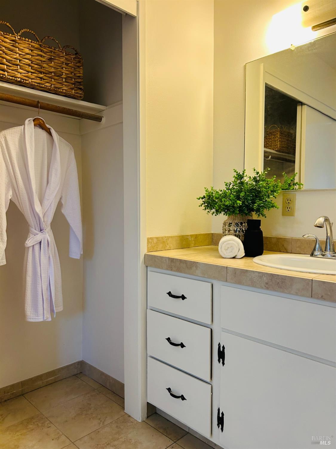 17884 Riverside Drive Sonoma, CA 95476 - Photo 13 of 20 a bathroom with a sink and a mirror