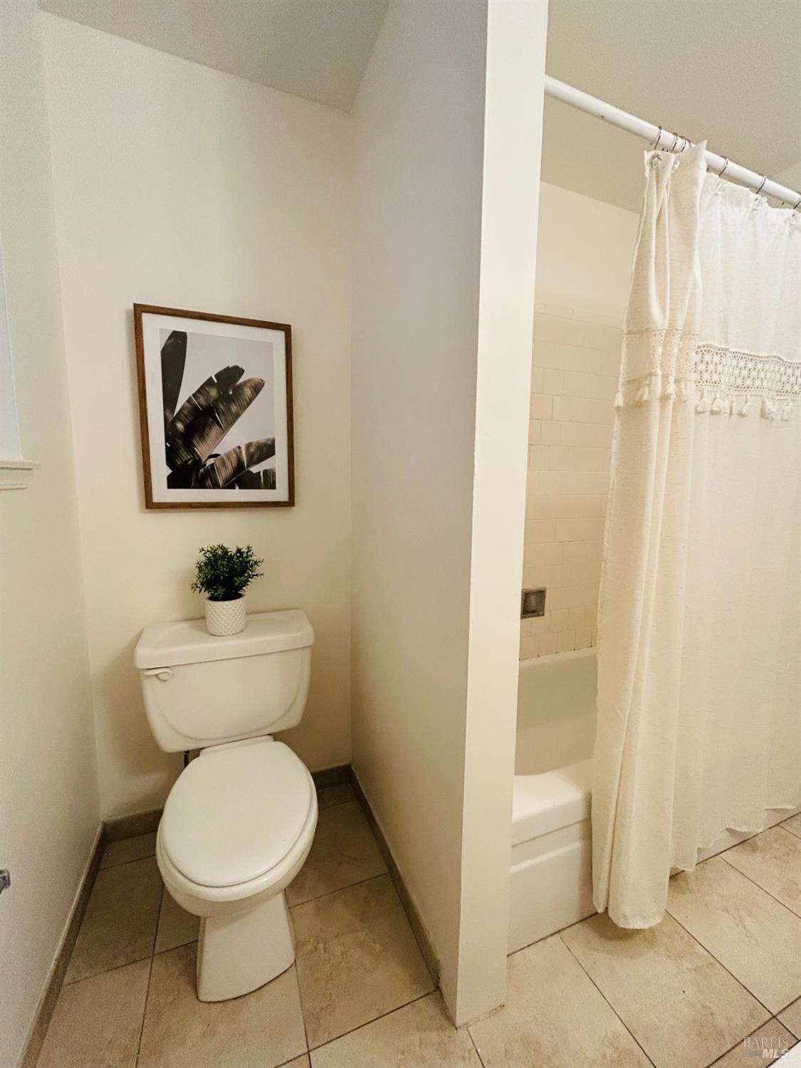 17884 Riverside Drive Sonoma, CA 95476 - Photo 17 of 20 Hall bath