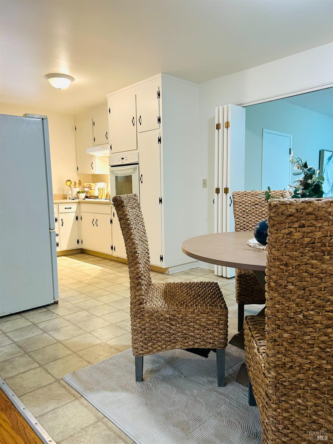 17884 Riverside Drive Sonoma, CA 95476 - Photo 9 of 20 Dining area