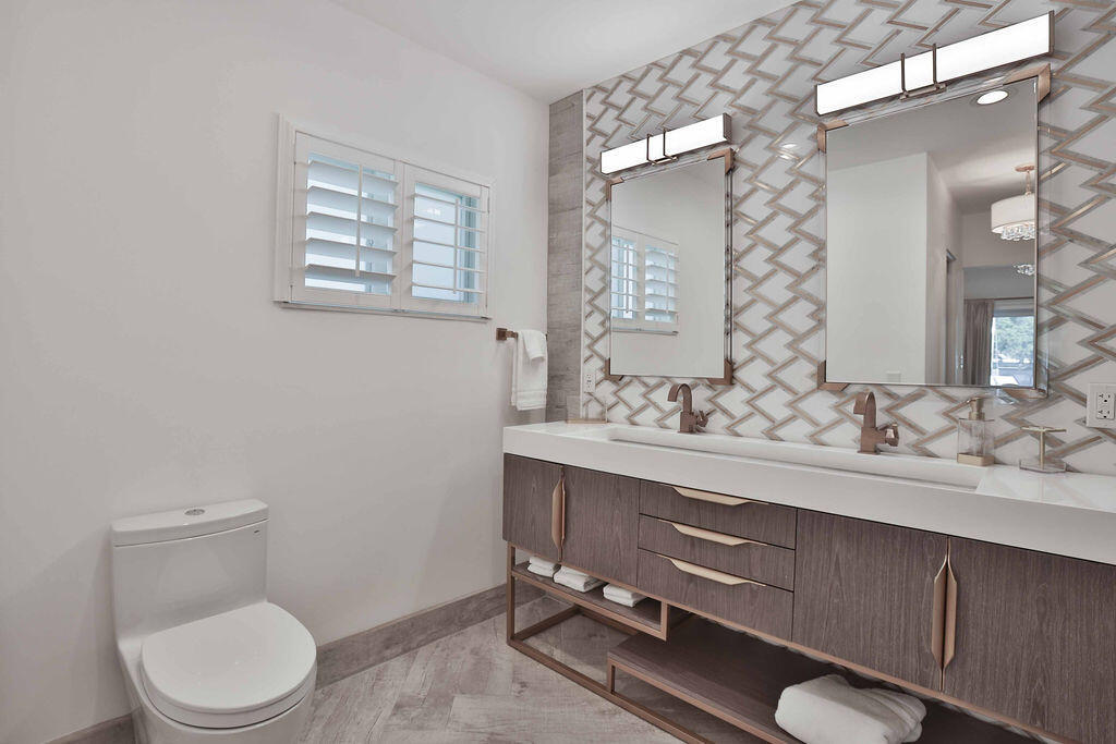 713 Forsyth Street Boca Raton, FL 33487 - Photo 22 of 39 Primary Bath