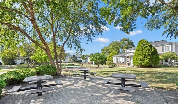 $2,150 | 1152 Cove Drive, Unit 212B, Prospect Heights, IL 60070