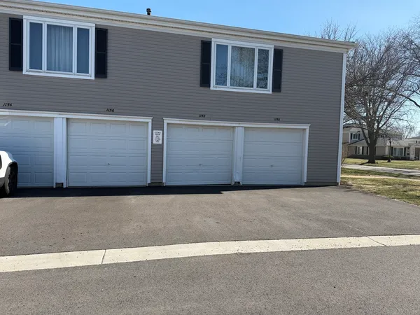 $2,150 | 1152 Cove Drive, Unit 212B, Prospect Heights, IL 60070