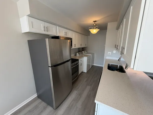 $2,150 | 1152 Cove Drive, Unit 212B, Prospect Heights, IL 60070
