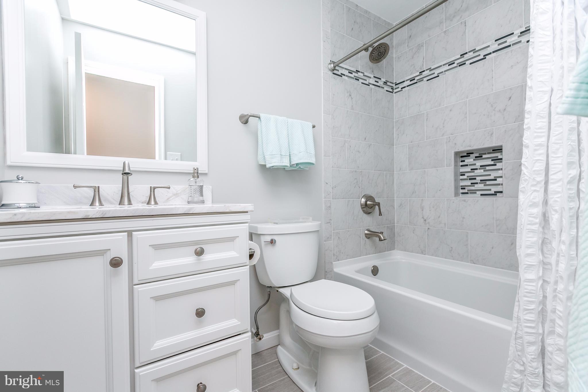 3916 Dance Mill Road Phoenix, MD 21131 - Photo 15 of 29 Main floor bath