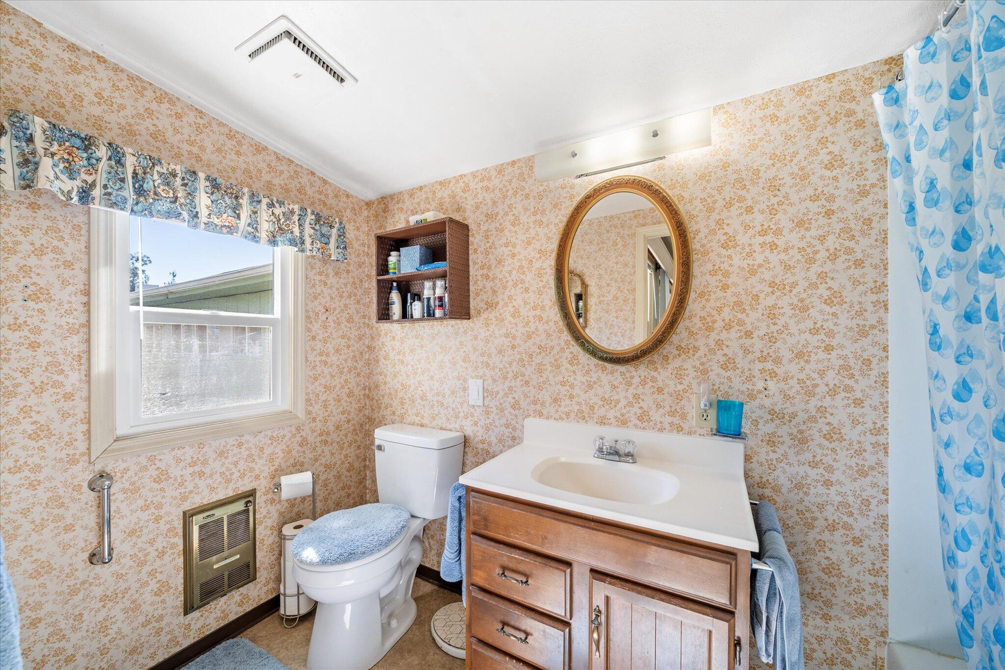 19301 Smith Road Redding, CA 96002 - Photo 11 of 62 15-BiggerFlow Real Estate Media-14