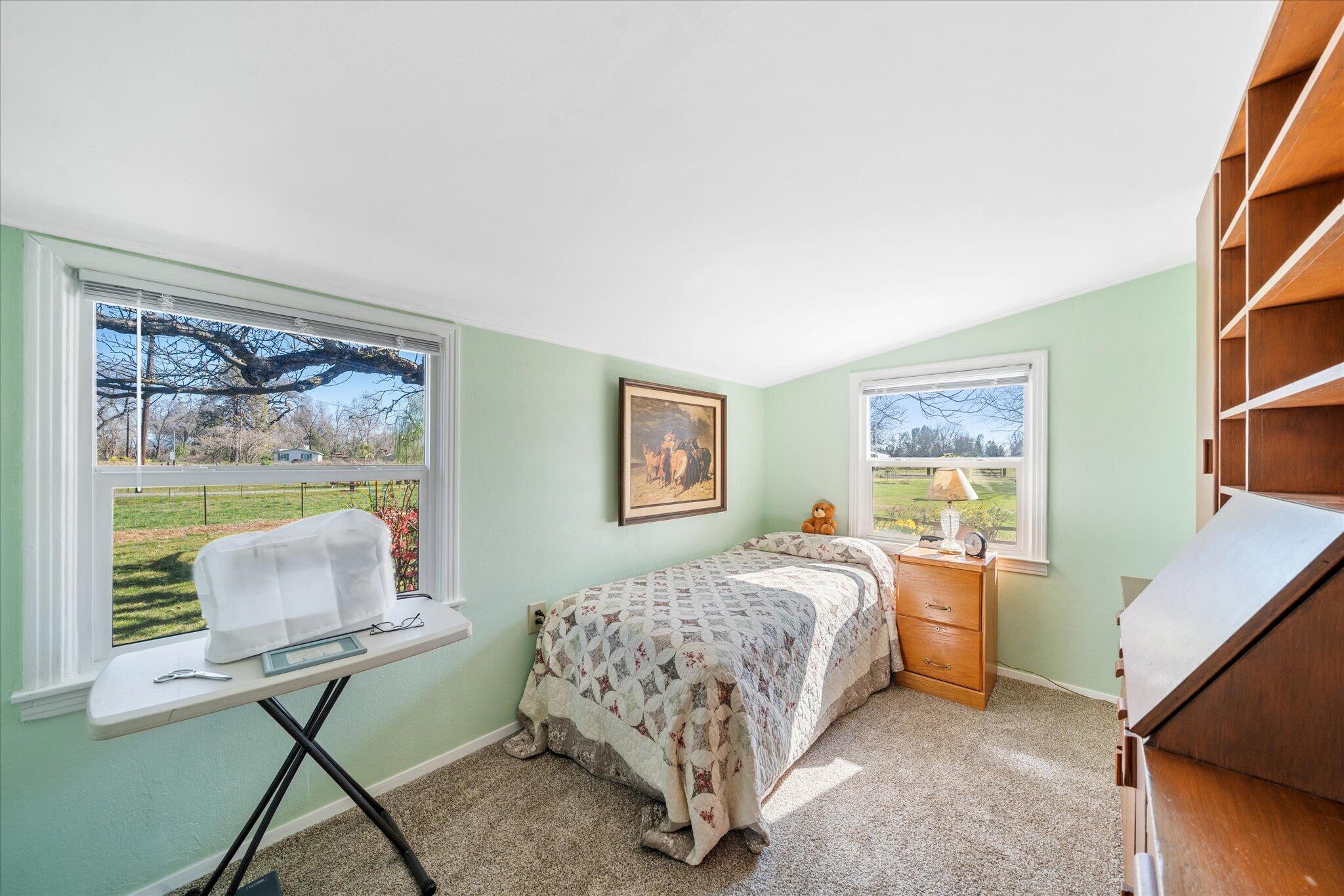 19301 Smith Road Redding, CA 96002 - Photo 12 of 62 16-BiggerFlow Real Estate Media-15